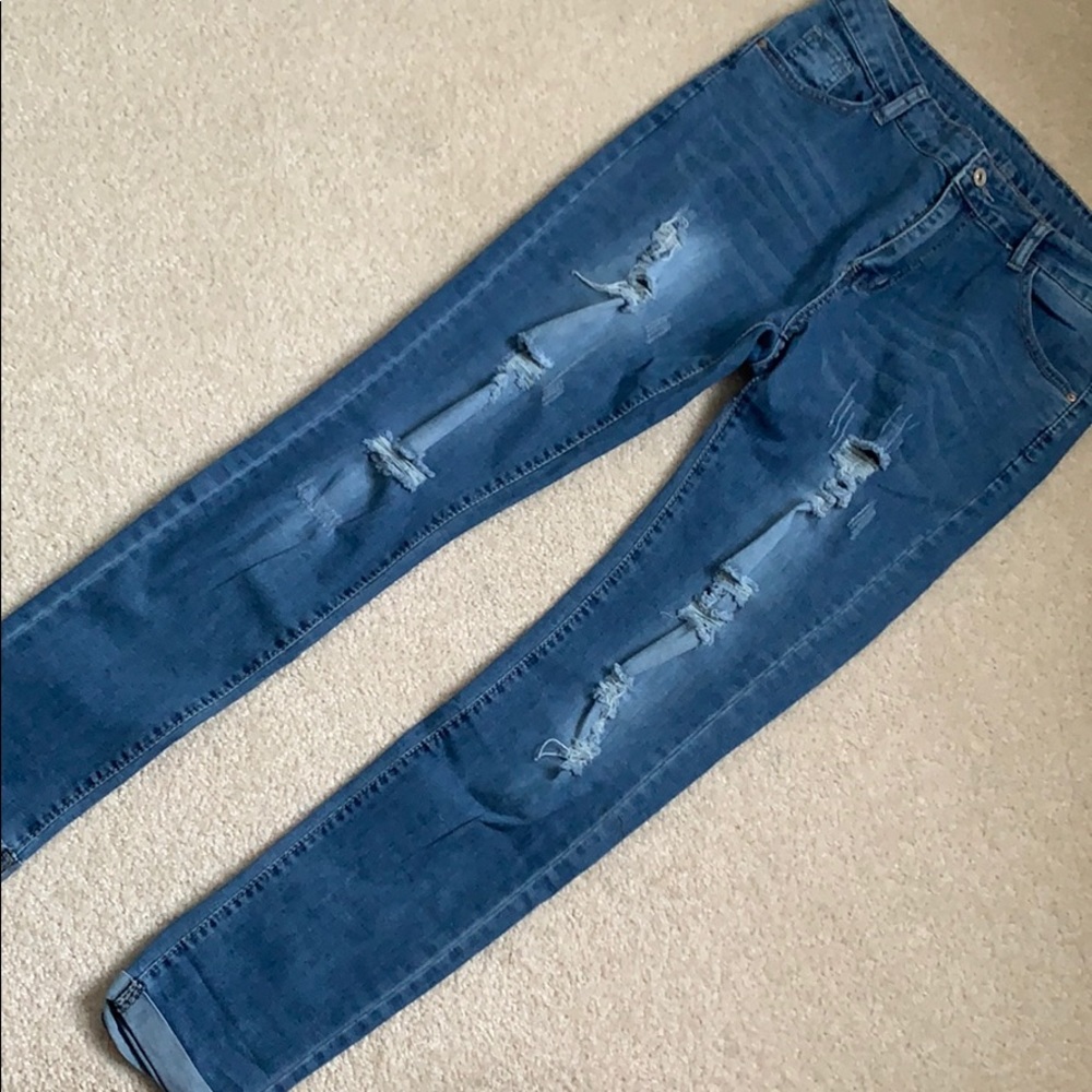 Distressed skinny jeans
